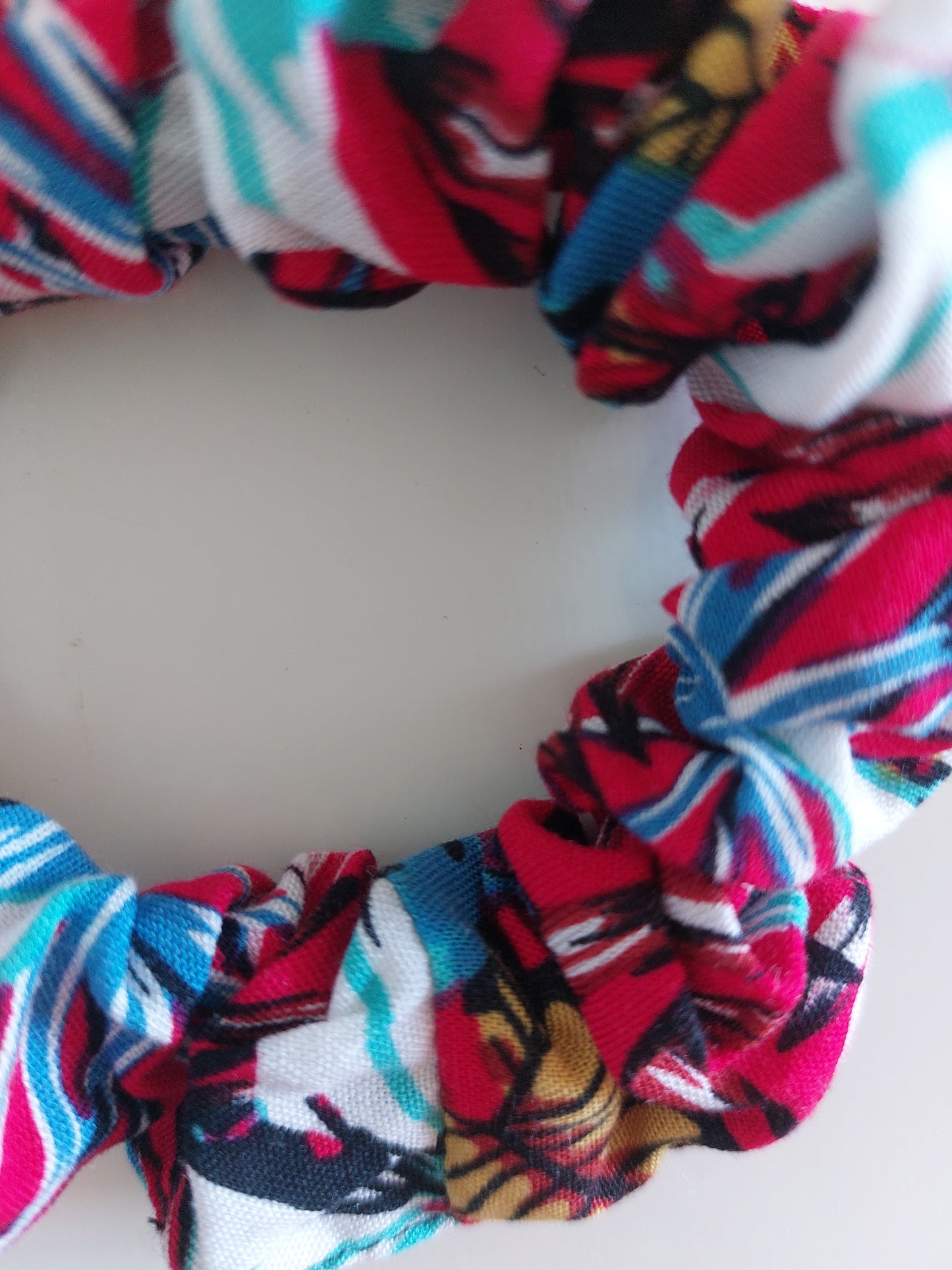 Chouchou satin fleuri rouge