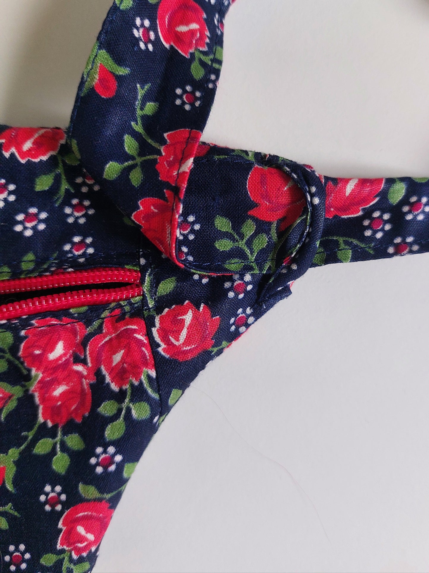 Sac banane fleuri - Bleu marine et rouge