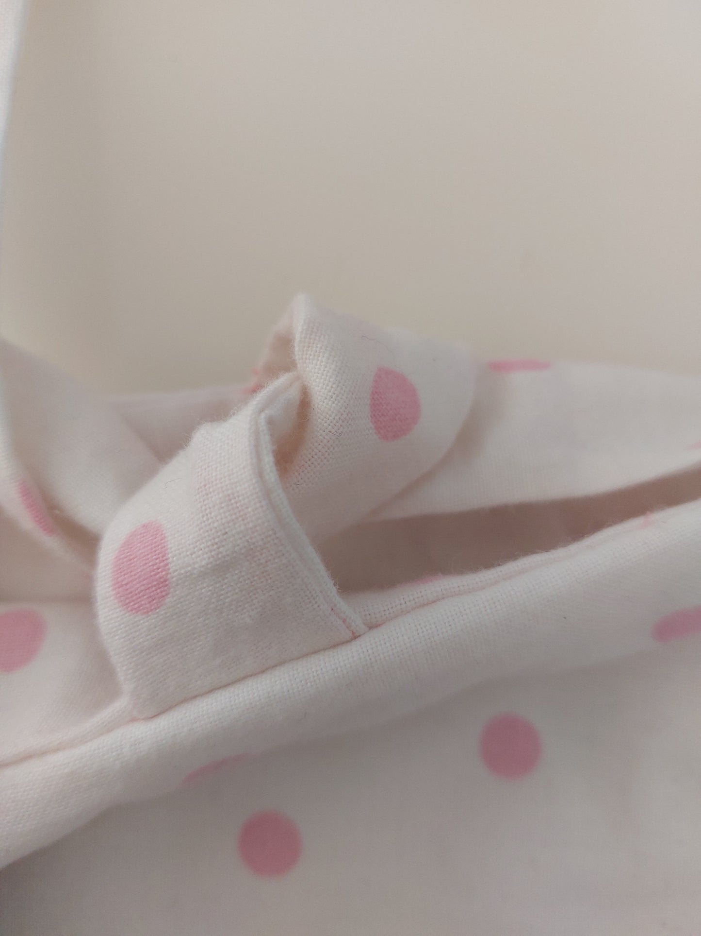 Housse de livre à pois rose