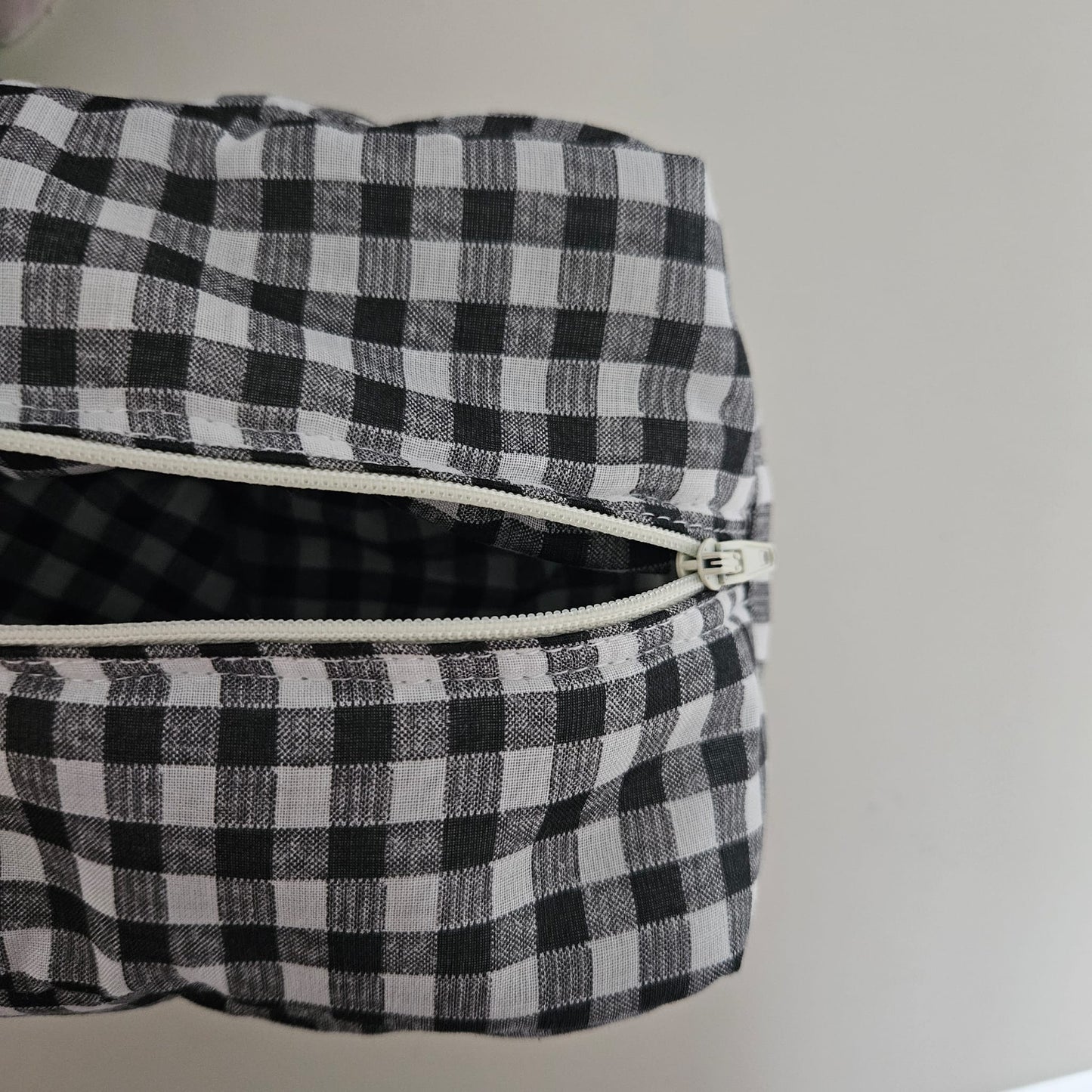 Trousse de toilette matelassée Vichy noir et blanc