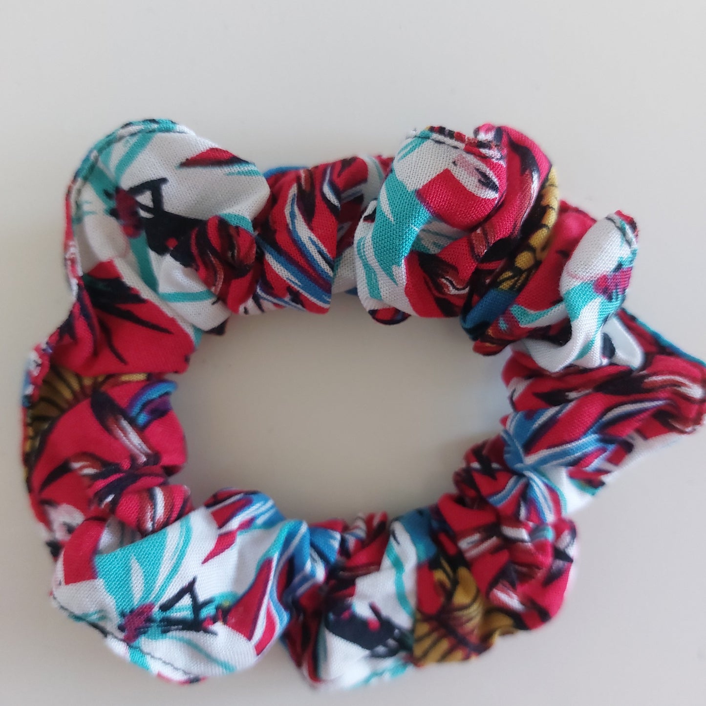 Chouchou satin fleuri rouge