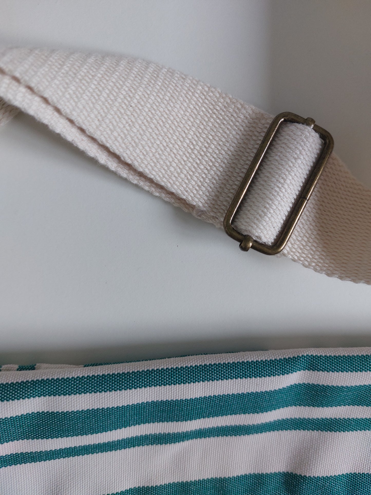 Sac banane bleu tissu déperlant upcyclé