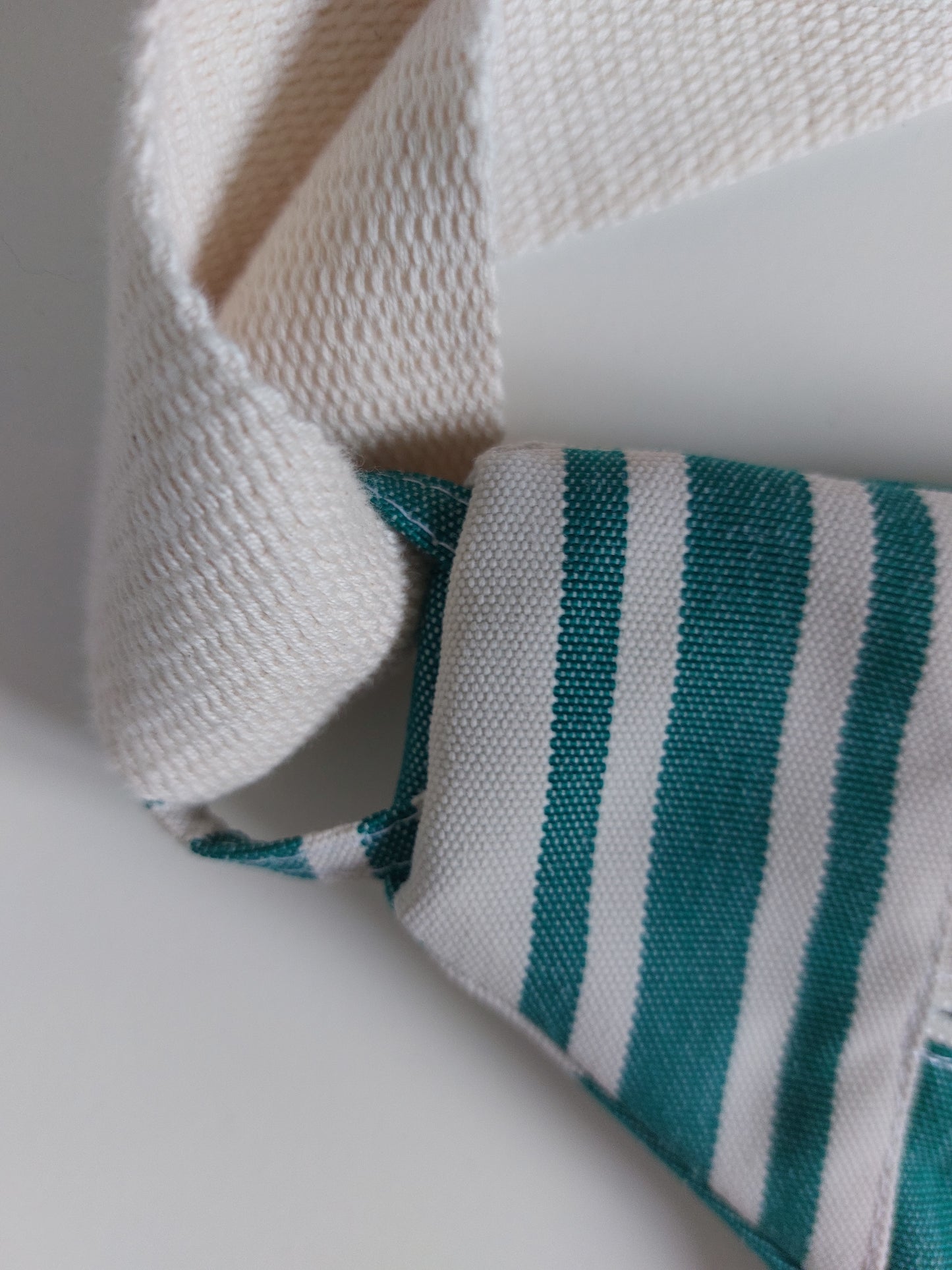 Sac banane bleu tissu déperlant upcyclé