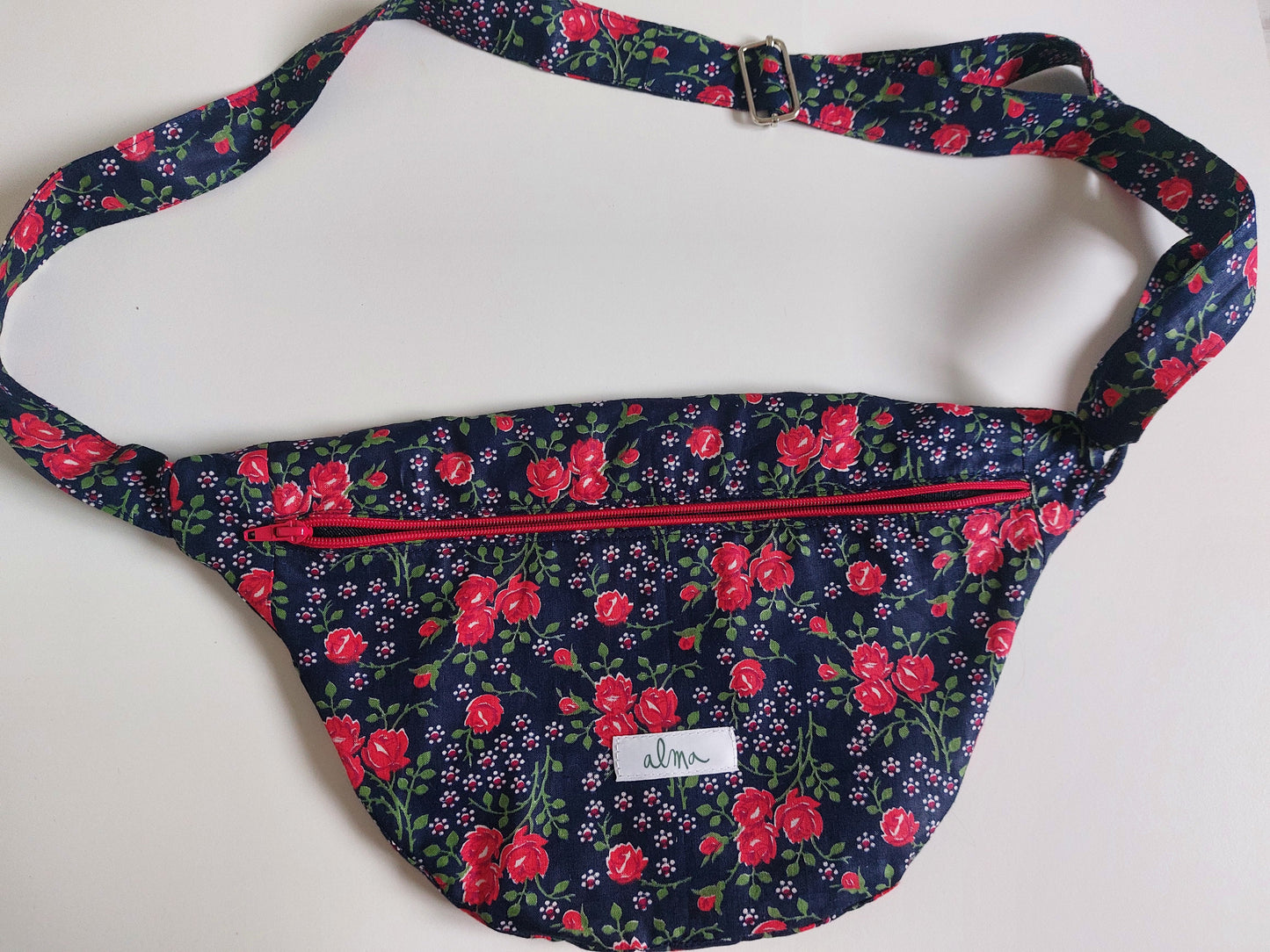 Sac banane fleuri - Bleu marine et rouge