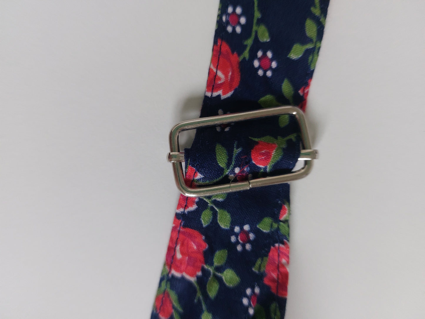 Sac banane fleuri - Bleu marine et rouge