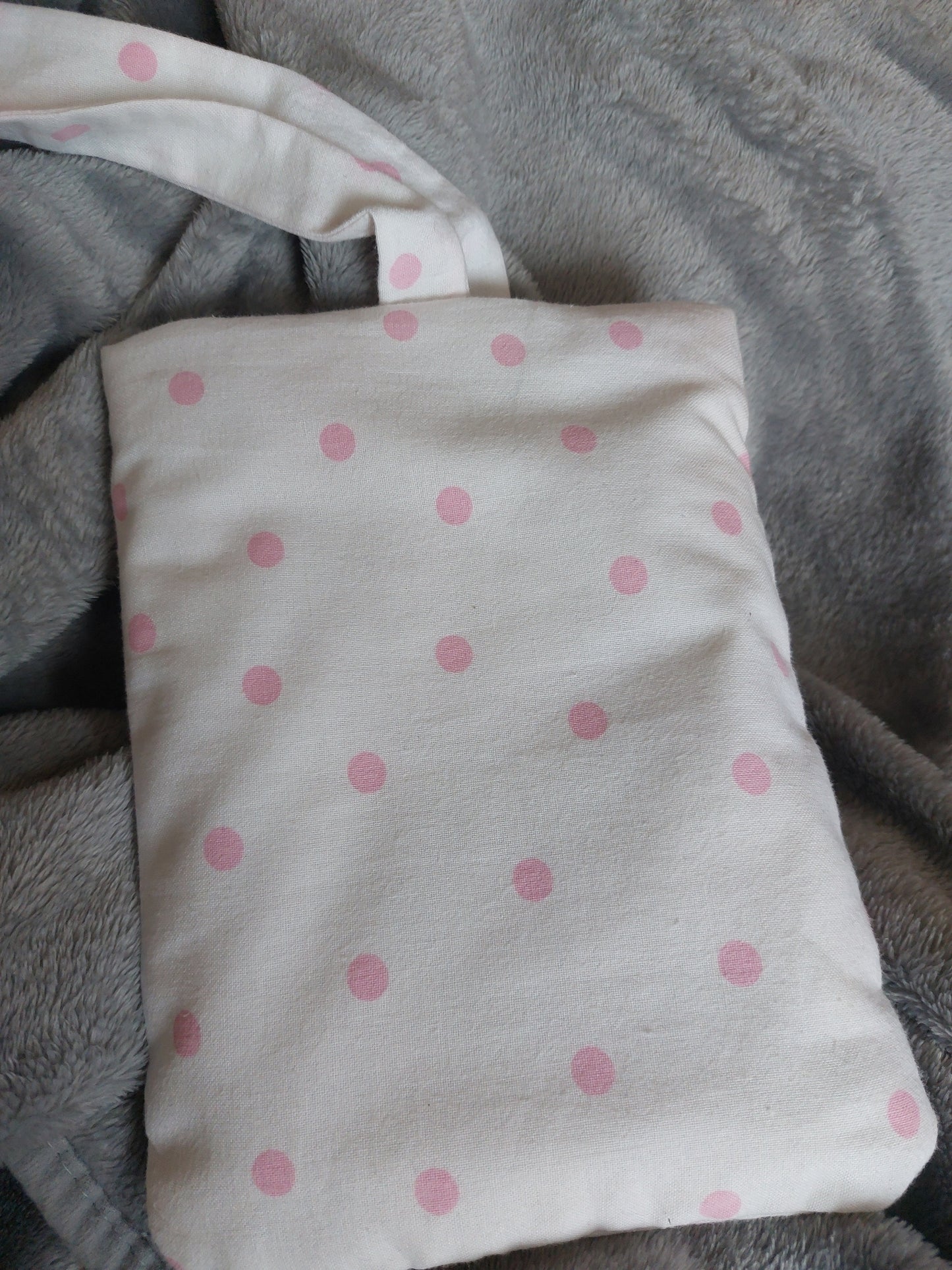 Housse de livre à pois rose