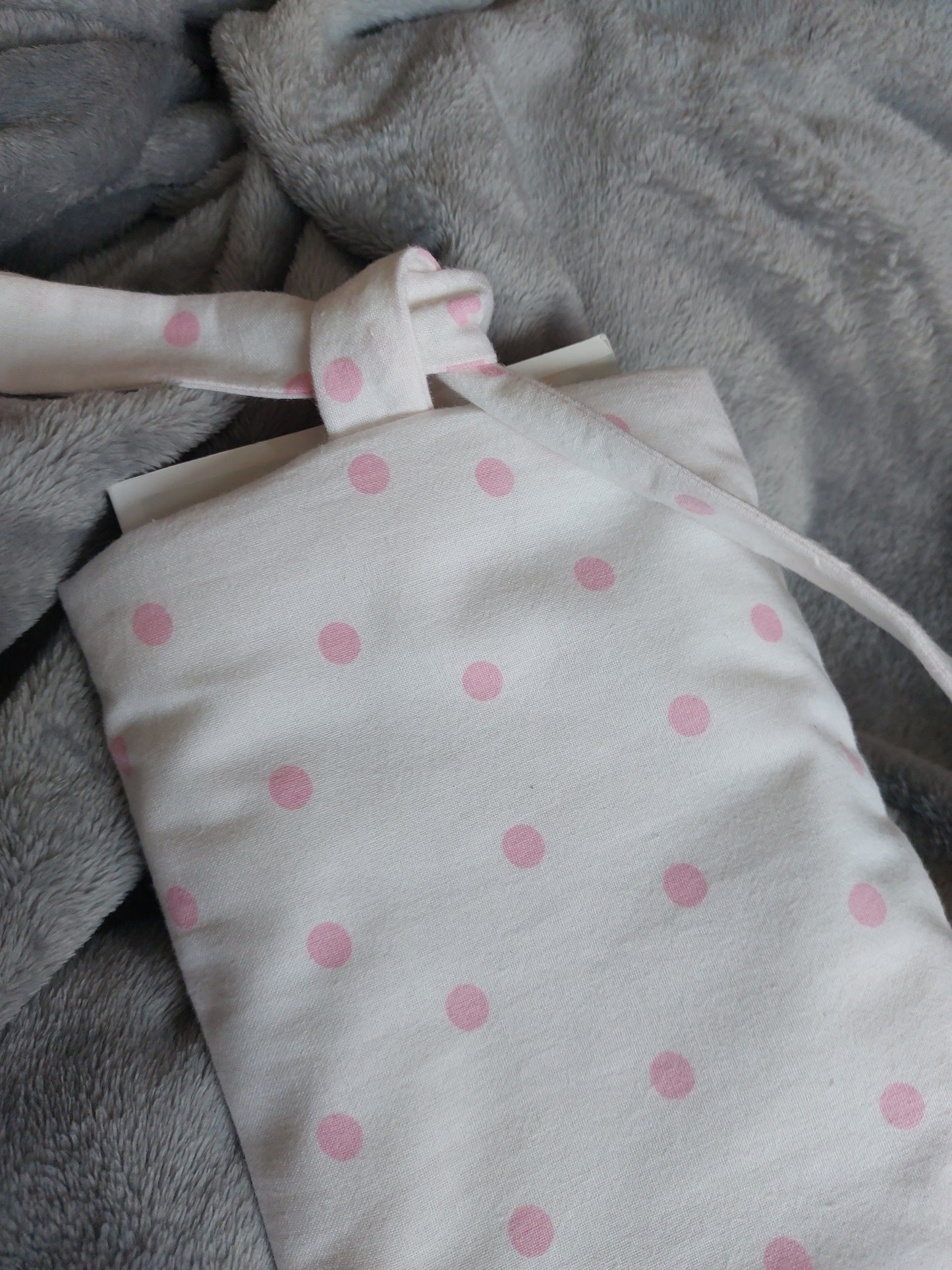 Housse de livre à pois rose