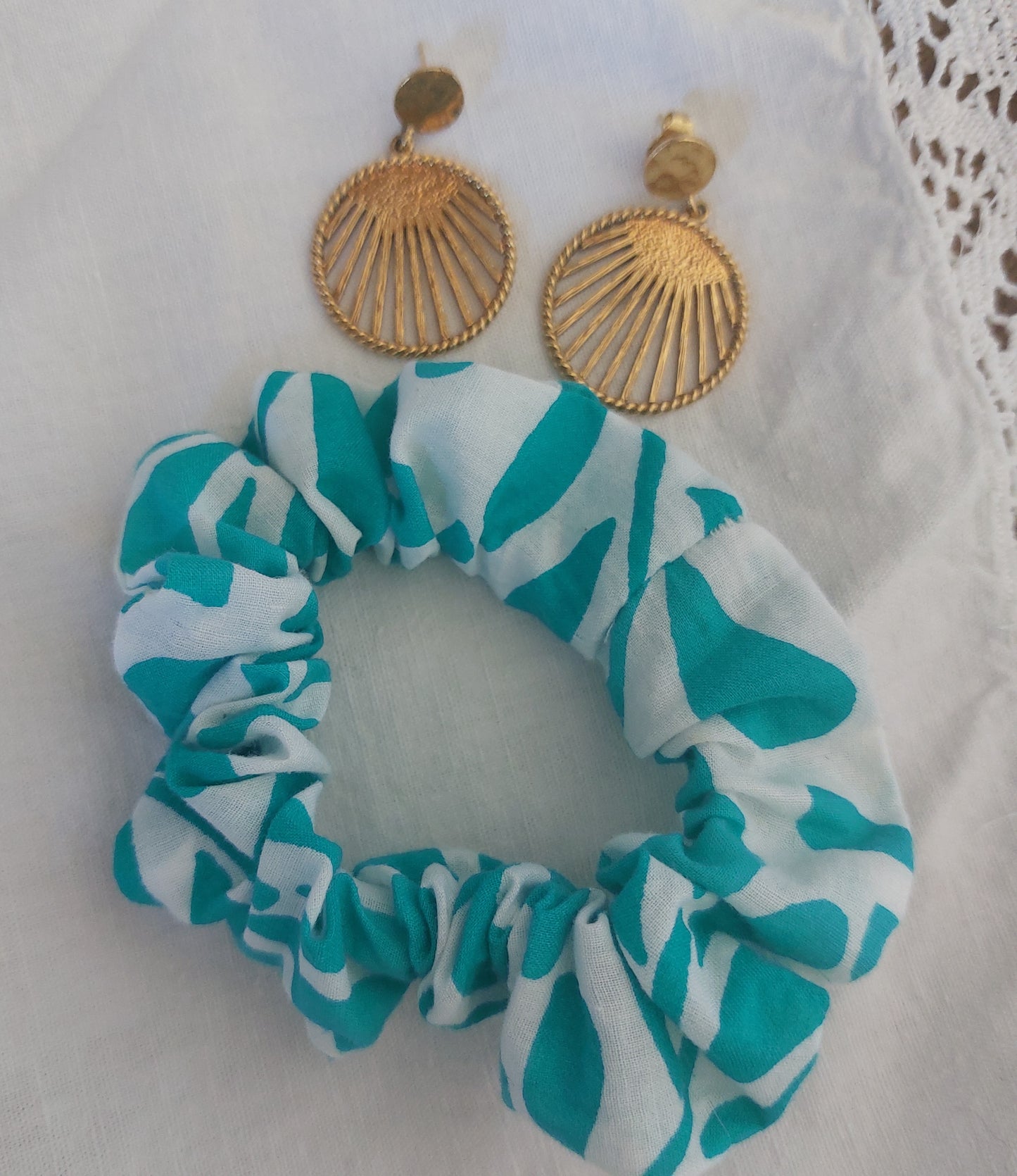 Chouchou fleur bleu upcyclé